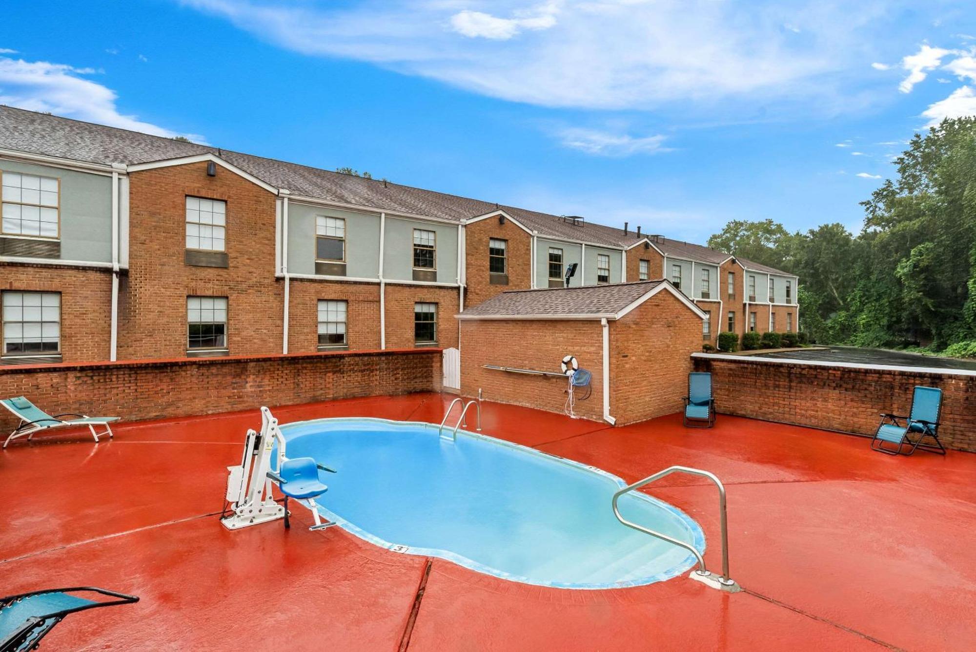 Quality Inn Cornelia Exterior photo